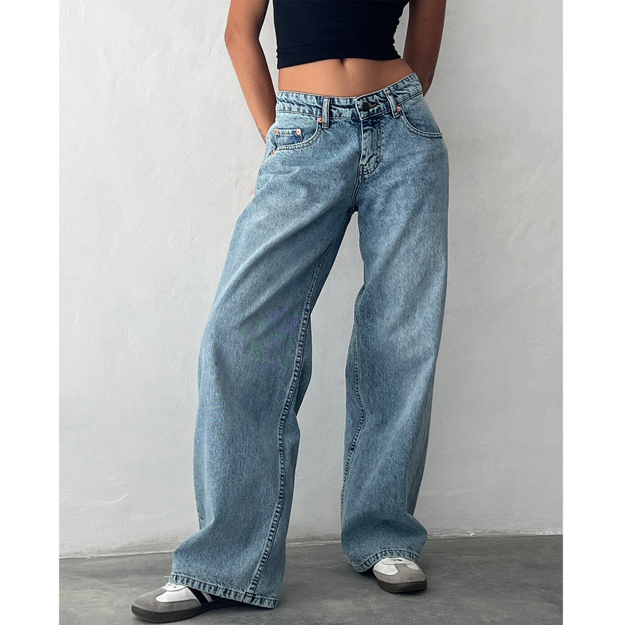 LOW-RISE JEANS